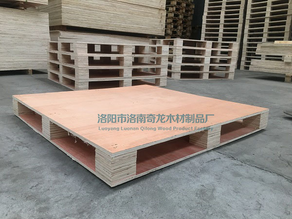 如何根據(jù)貨物的重量和尺寸選擇合適的出口木托盤？